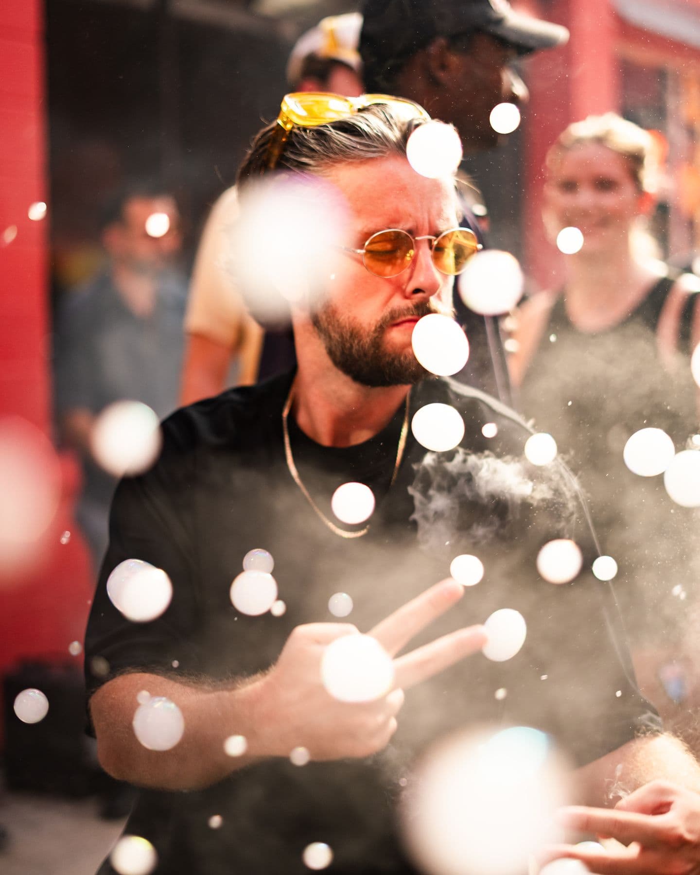 Bubbles drifting around a Groover
